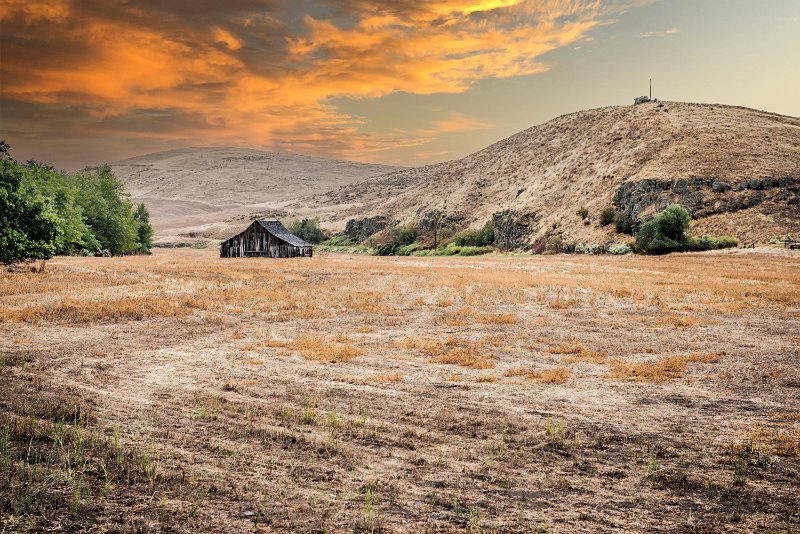 D80_7323-Edit.jpg - Barn near Boyd, OR