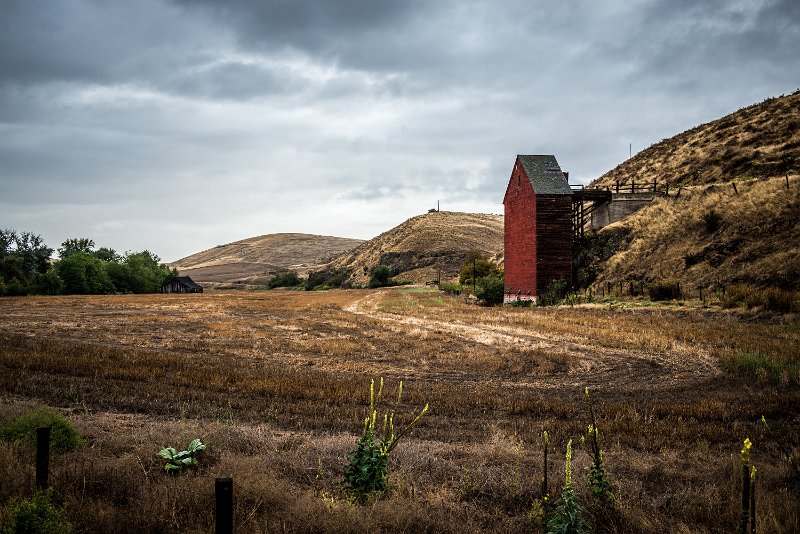 D80_7336.jpg - Grain Elevator Near Boyd, OR