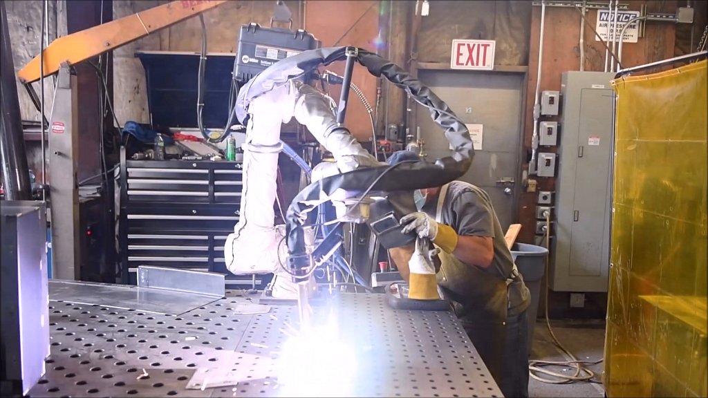 Welder Robot-4.jpg - Client Fabrication & Installation