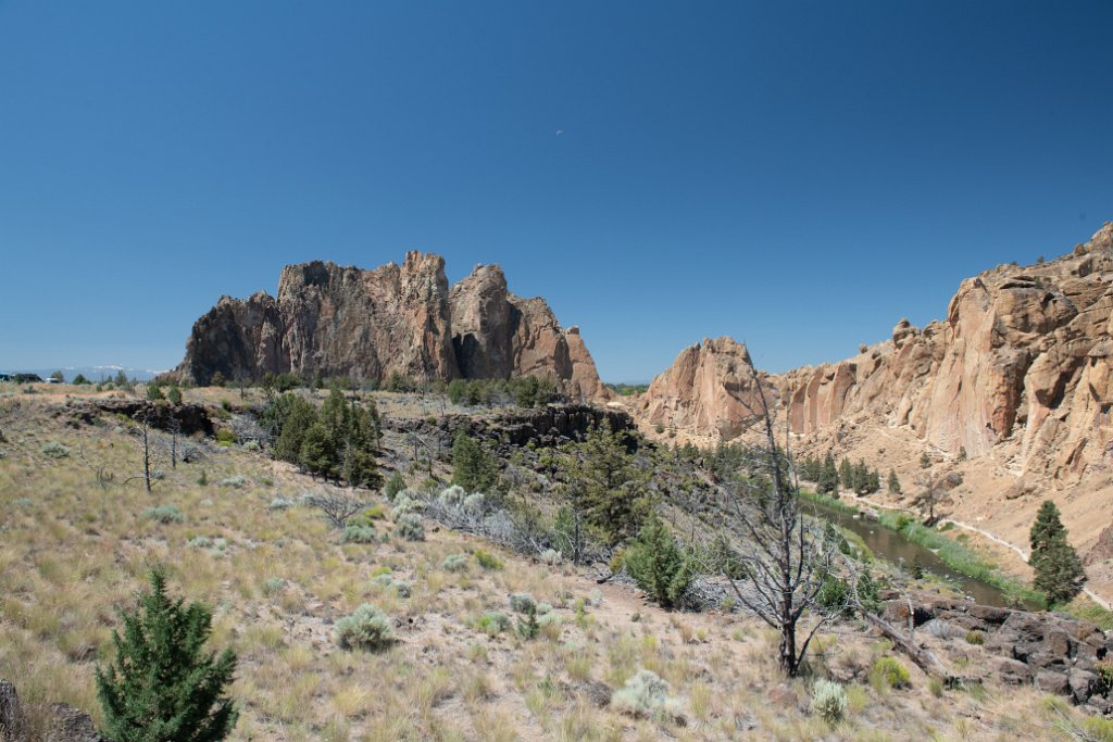 D85_2210.jpg - Smith Rock State Park