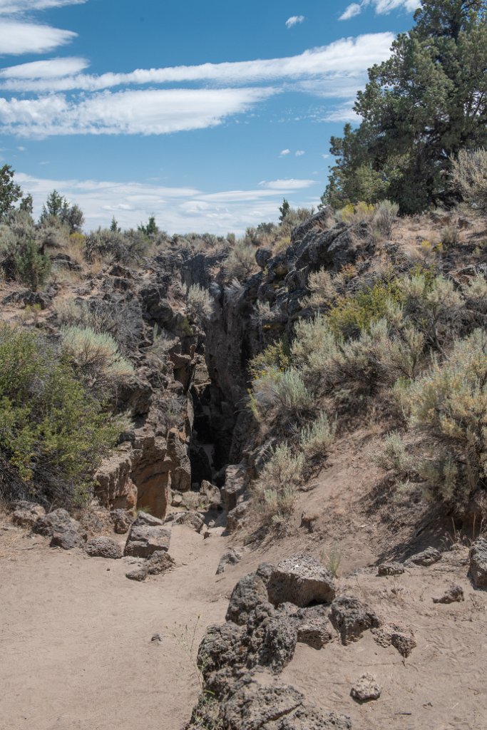 D85_2600.jpg - Crack In The Ground, Christmas Valley, OR