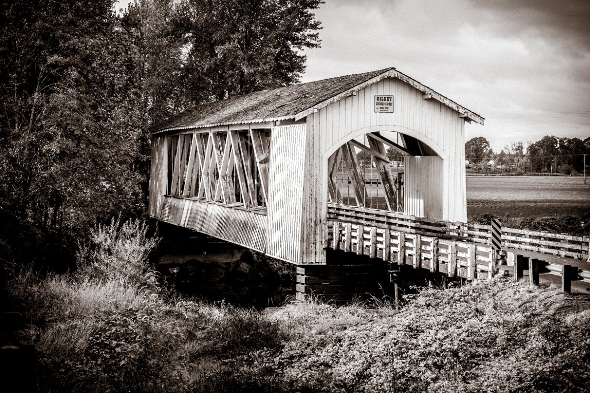 D04_2966.jpg - Gilkey Covered Bridge near Scio, OR