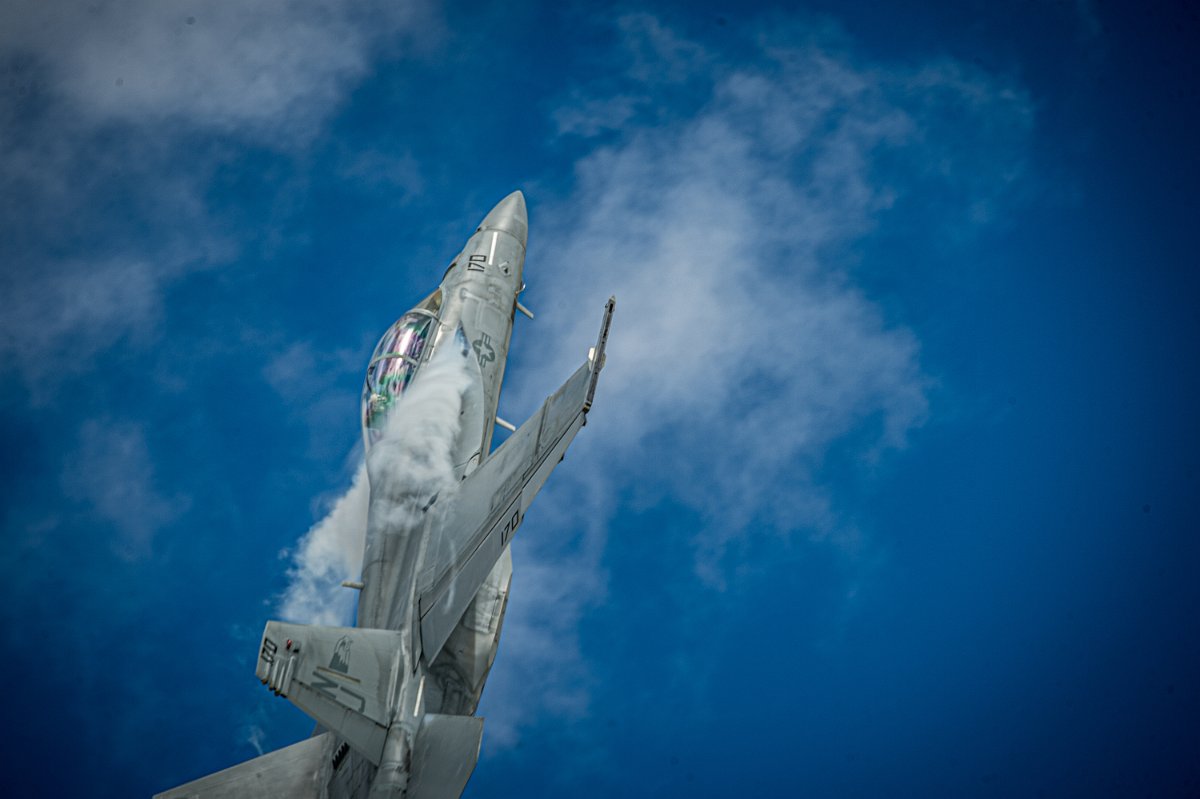 D04_0139.jpg - F-18.  2016 Hillsboro Air Show