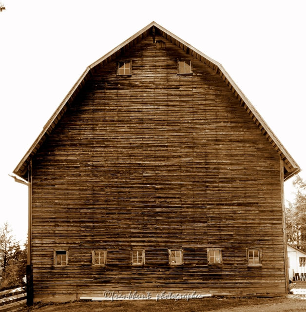 Barn-001.jpg